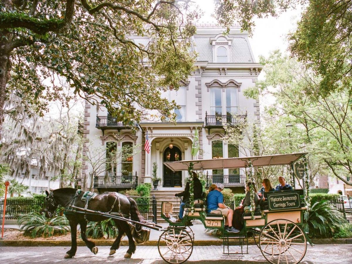 Walk Score 90!!-Historic Downtown District-2 Blocks To Famous Forsyth Park- Huge Private Patio-Private Parking サバンナ エクステリア 写真