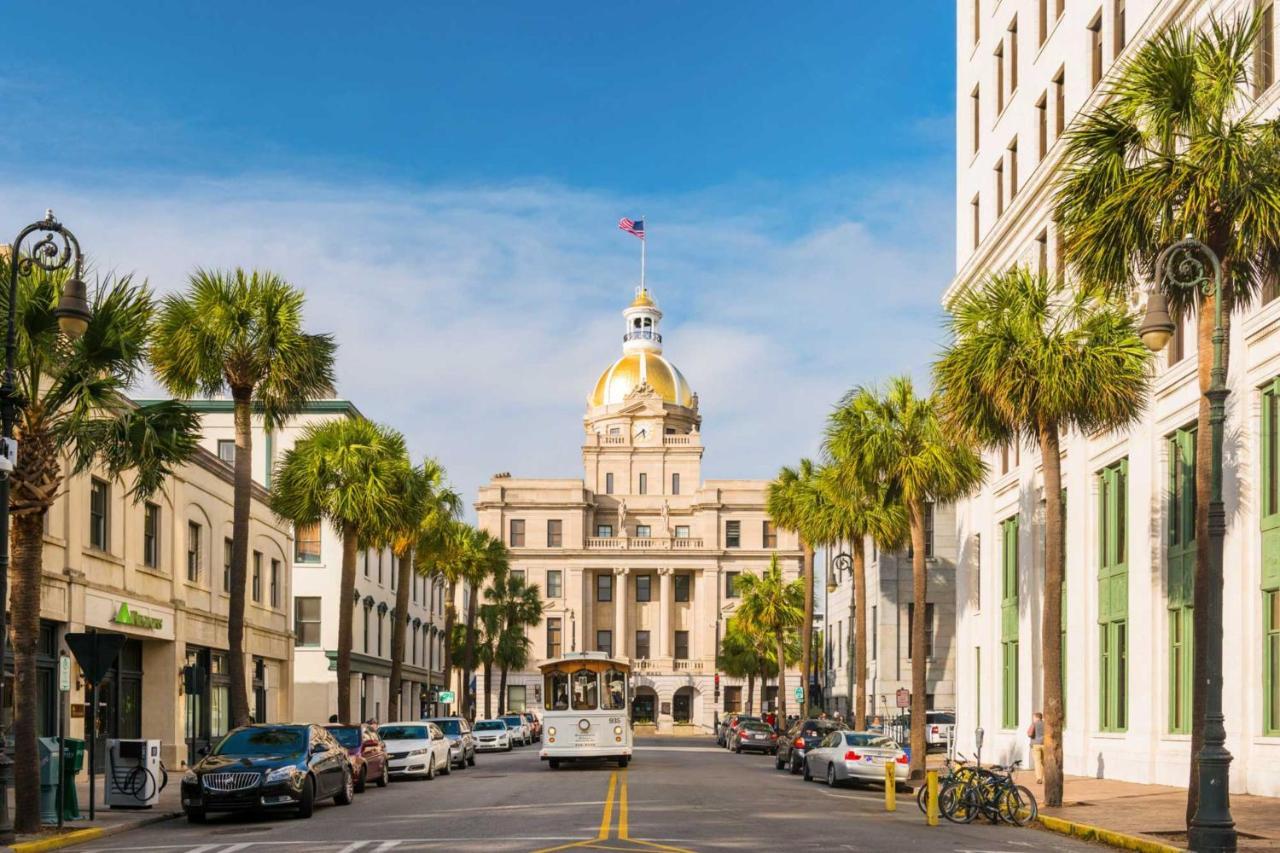 Walk Score 90!!-Historic Downtown District-2 Blocks To Famous Forsyth Park- Huge Private Patio-Private Parking サバンナ エクステリア 写真