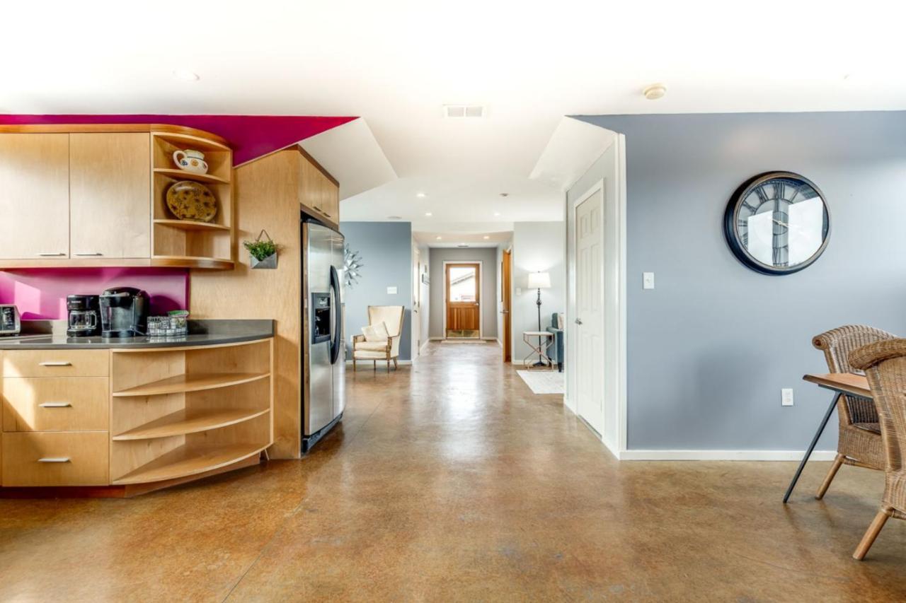 Walk Score 90!!-Historic Downtown District-2 Blocks To Famous Forsyth Park- Huge Private Patio-Private Parking サバンナ エクステリア 写真